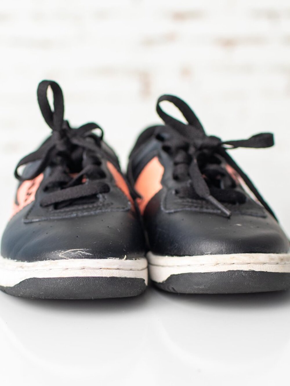 FILA Women’s Size 4 Black Coral Low Top Sneakers Casual Street Shoes Athletic - Picture 4 of 7
